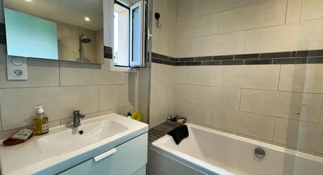 SARLAT, maison de ville avec gite en parfait état sur un terrain de 485m2