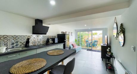 SARLAT, maison de ville avec gite en parfait état sur un terrain de 485m2