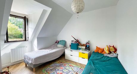 SARLAT, maison de ville avec gite en parfait état sur un terrain de 485m2