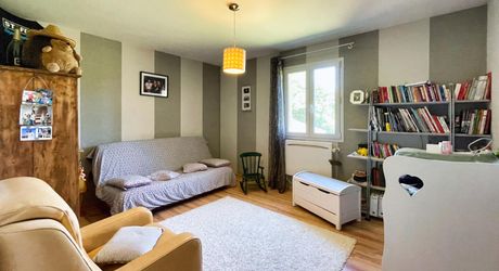 Sur les hauteurs de SARLAT  maison d'habitation et gite tous deux en parfait état - magnifique  terrain 4 254m2 avec source