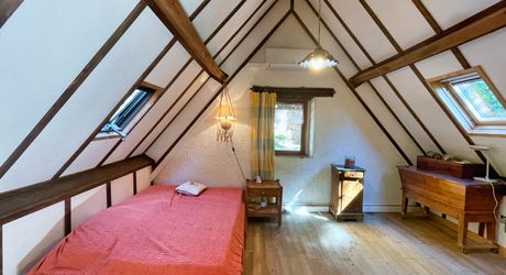 Lot/ Dordogne - Maison en pierre avec vue magnifique sur la vallée avec piscine et dépendances