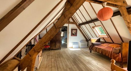 Lot/ Dordogne - Maison en pierre avec vue magnifique sur la vallée avec piscine et dépendances