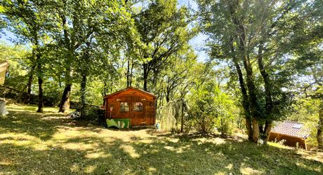 Lot/ Dordogne - Maison en pierre avec vue magnifique sur la vallée avec piscine et dépendances