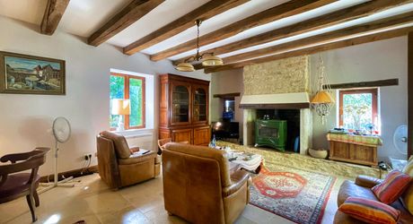 Lot/ Dordogne - Maison en pierre avec vue magnifique sur la vallée avec piscine et dépendances