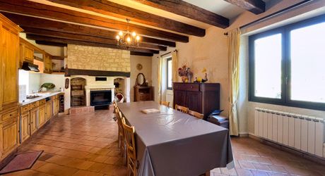 PERIGORD NOIR ENSEMBLE EN PIERRE DANS UN HAMEAU