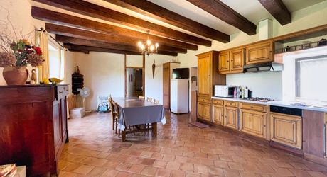 PERIGORD NOIR ENSEMBLE EN PIERRE DANS UN HAMEAU