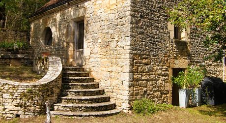 SECTEUR DAGLAN- Au sud de Sarlat – Ensemble de caractère avec maison rénovée, gîte, grange et piscine
