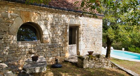 SECTEUR DAGLAN- Au sud de Sarlat – Ensemble de caractère avec maison rénovée, gîte, grange et piscine