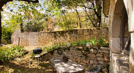 SECTEUR DAGLAN- Au sud de Sarlat – Ensemble de caractère avec maison rénovée, gîte, grange et piscine