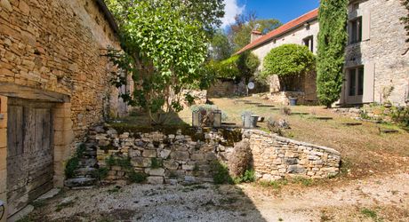 SECTEUR DAGLAN- Au sud de Sarlat – Ensemble de caractère avec maison rénovée, gîte, grange et piscine