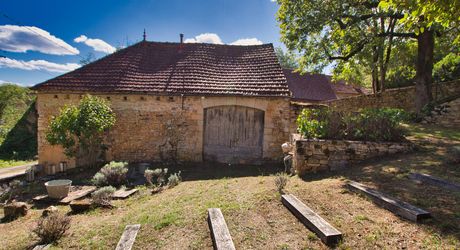 SECTEUR DAGLAN- Au sud de Sarlat – Ensemble de caractère avec maison rénovée, gîte, grange et piscine