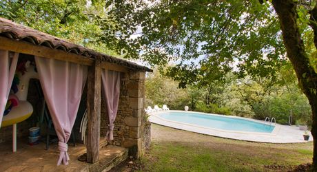 SECTEUR DAGLAN- Au sud de Sarlat – Ensemble de caractère avec maison rénovée, gîte, grange et piscine
