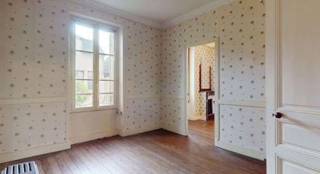 2 appartements dans sarlat avec dépendances, jardins et parking 
