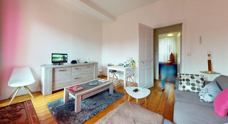 2 appartements dans sarlat avec dépendances, jardins et parking 