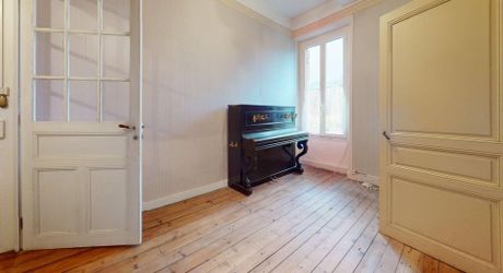 2 appartements dans sarlat avec dépendances, jardins et parking 