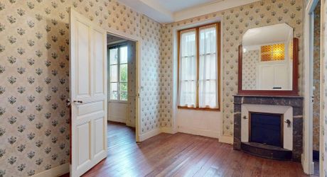 2 appartements dans sarlat avec dépendances, jardins et parking 