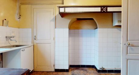 2 appartements dans sarlat avec dépendances, jardins et parking 