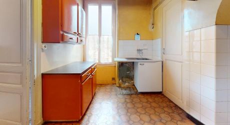 2 appartements dans sarlat avec dépendances, jardins et parking 