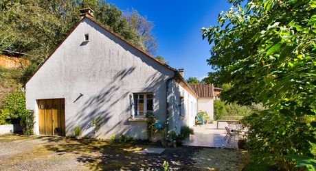 SARLAT- Maison avec garage et terrain