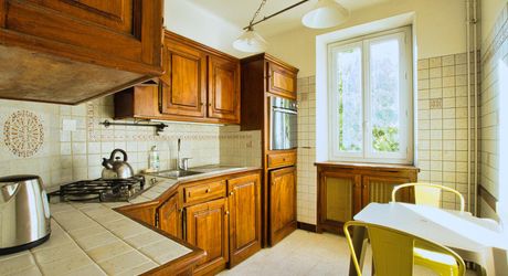 CENTRE VILLE SARLAT - Appartement et local avec jardin et terrasse