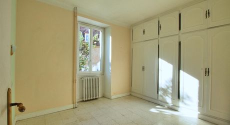 CENTRE VILLE SARLAT - Appartement et local avec jardin et terrasse