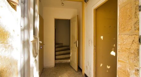 CENTRE VILLE SARLAT - Appartement et local avec jardin et terrasse