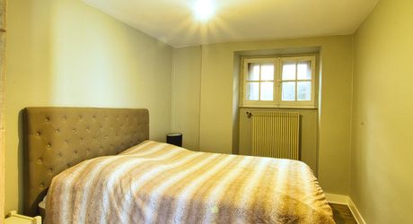 CENTRE VILLE  - Maison en pierre avec cour intérieure, parking et  garage