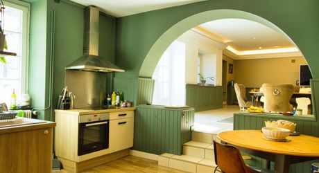 CENTRE VILLE  - Maison en pierre avec cour intérieure, parking et  garage