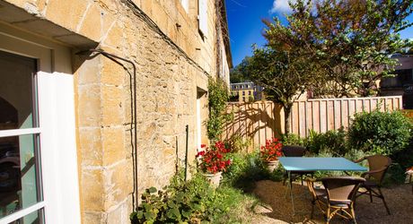 CENTRE VILLE  - Maison en pierre avec cour intérieure, parking et  garage
