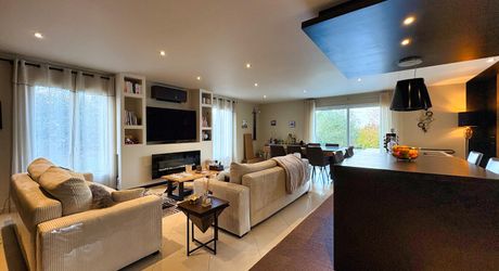 NORD DE SARLAT - Contemporaine  de plain pied en parfait état avec piscine  