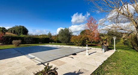 NORD DE SARLAT - Contemporaine  de plain pied en parfait état avec piscine  