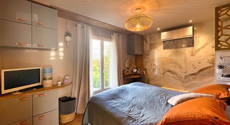 NORD DE SARLAT - Contemporaine  de plain pied en parfait état avec piscine  