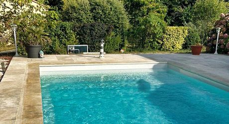 NORD DE SARLAT - Contemporaine  de plain pied en parfait état avec piscine  