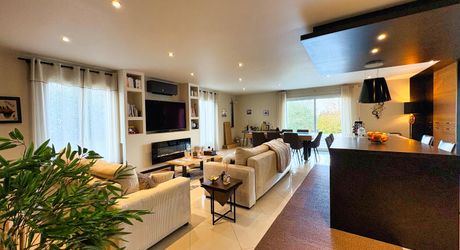 NORD DE SARLAT - Contemporaine  de plain pied en parfait état avec piscine  