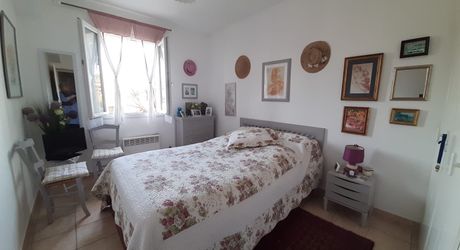 SARLAT- Appartement avec terrasse couverte et piscine collective