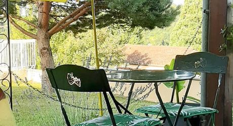 SARLAT- Appartement avec terrasse couverte et piscine collective