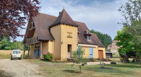 SUD SARLAT- Maison périgordine avec garage 