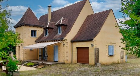 SUD SARLAT- Maison périgordine avec garage 
