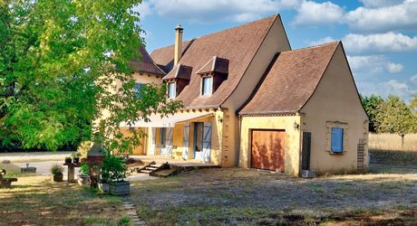 SUD SARLAT- Maison périgordine avec garage 