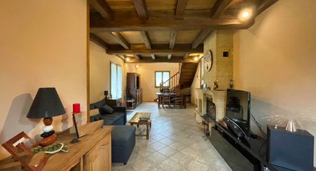 SUD SARLAT- Maison périgordine avec garage 