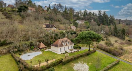 Secteur Le Bugue :  Maison de plain pied avec piscine et sous sol 