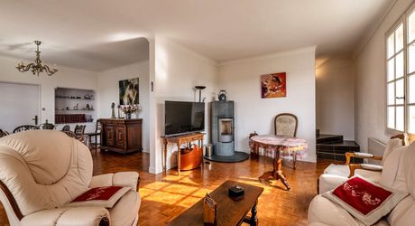 Secteur Le Bugue :  Maison de plain pied avec piscine et sous sol 