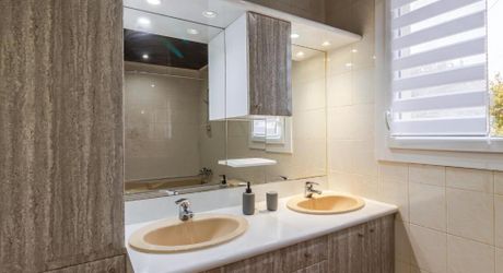 SARLAT Contemporaine de 5 chambres avec Piscine, Garage et appartement indépendant