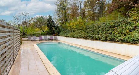 SARLAT Contemporaine de 5 chambres avec Piscine, Garage et appartement indépendant