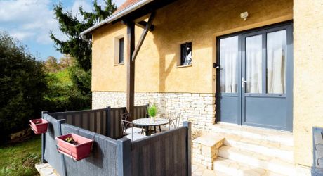 SARLAT Contemporaine de 5 chambres avec Piscine, Garage et appartement indépendant