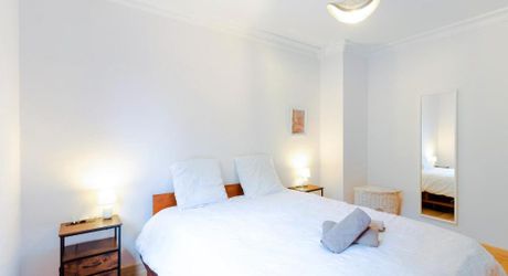 SARLAT Contemporaine de 5 chambres avec Piscine, Garage et appartement indépendant