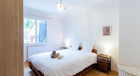 SARLAT Contemporaine de 5 chambres avec Piscine, Garage et appartement indépendant