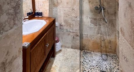 SARLAT Contemporaine de 5 chambres avec Piscine, Garage et appartement indépendant