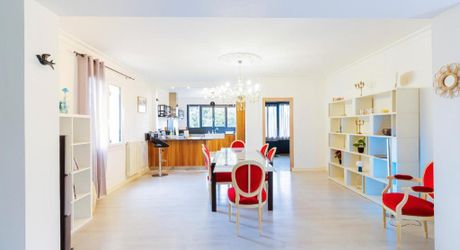 SARLAT Contemporaine de 5 chambres avec Piscine, Garage et appartement indépendant