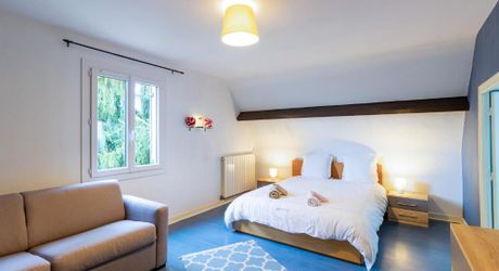 SARLAT Contemporaine de 5 chambres avec Piscine, Garage et appartement indépendant